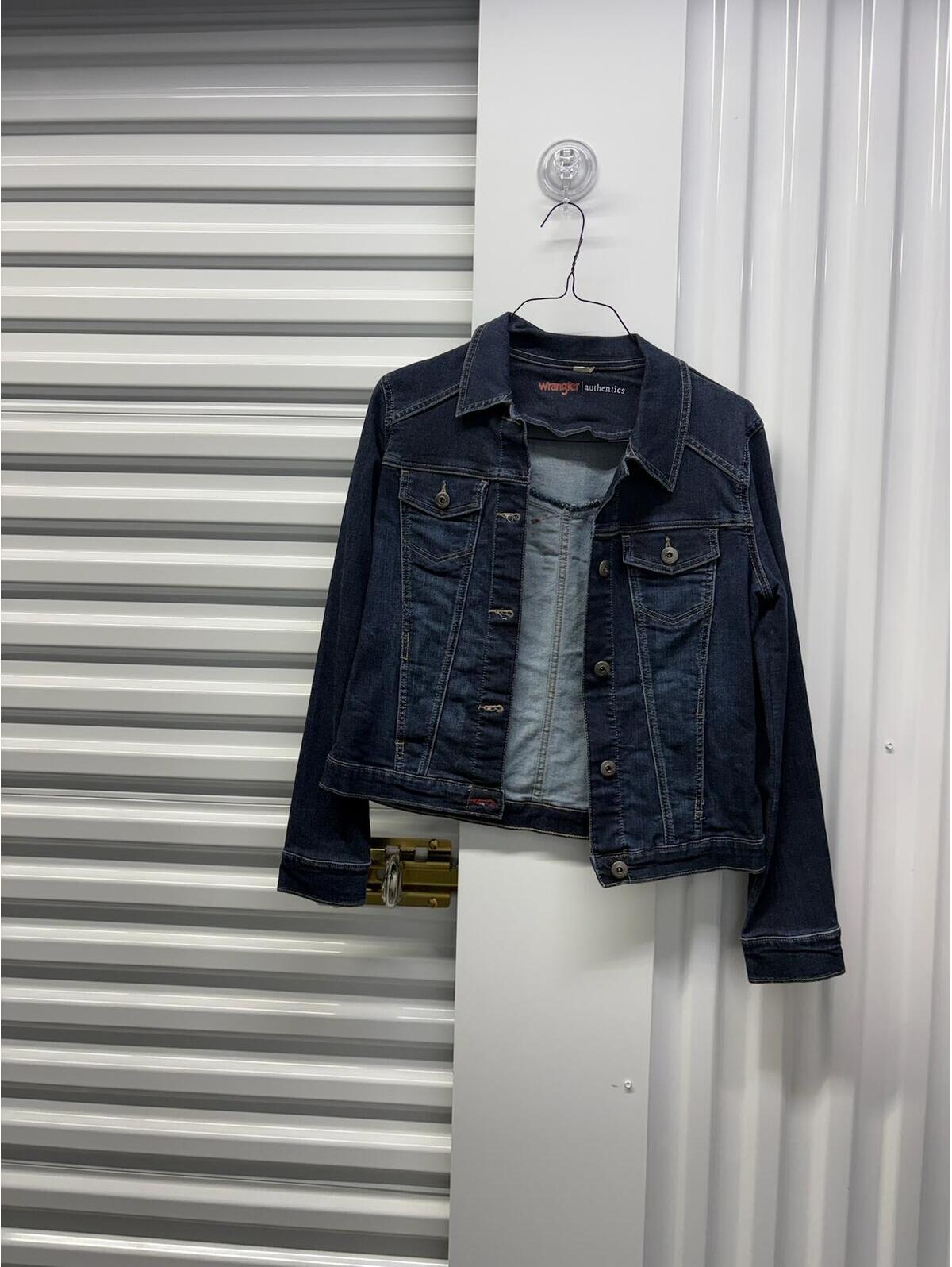Wrangler Women’s Medium Wrangler Authentics Dark Wash Denim Stretch Jean Jacket